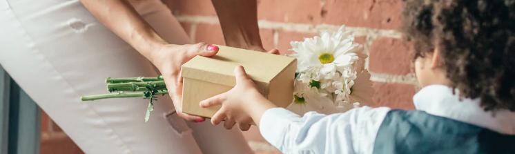 MOTHER'S DAY GIFT IDEAS & PACKAGES